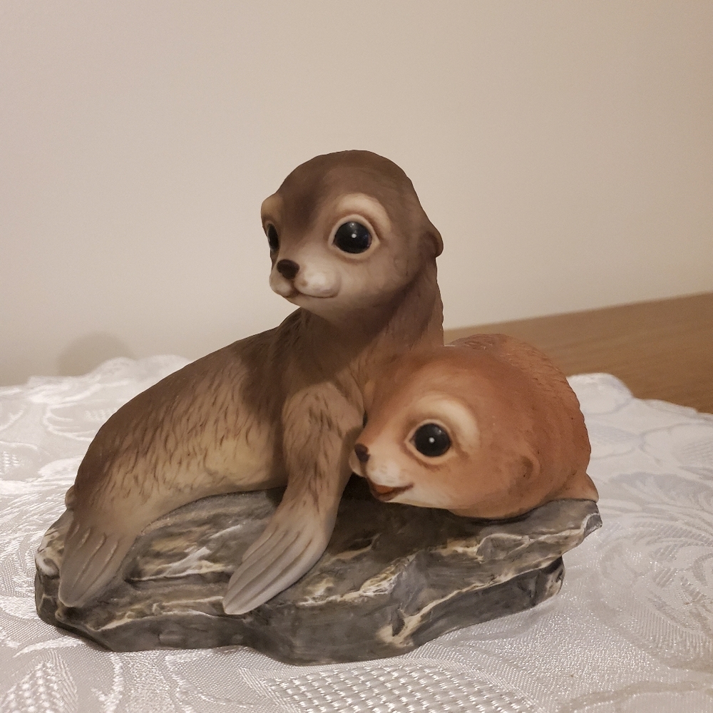 Homco Masterpiece Porcelain 1981 Baby Seals Figurine